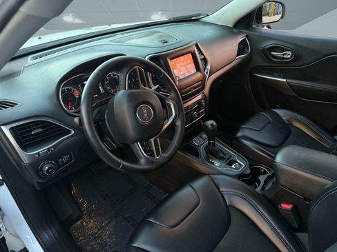 Used 2019 Jeep Cherokee Latitude Plus image 4