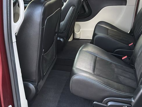 Used 2020 Dodge Grand Caravan SXT w/ Driver Convenience Group image 27