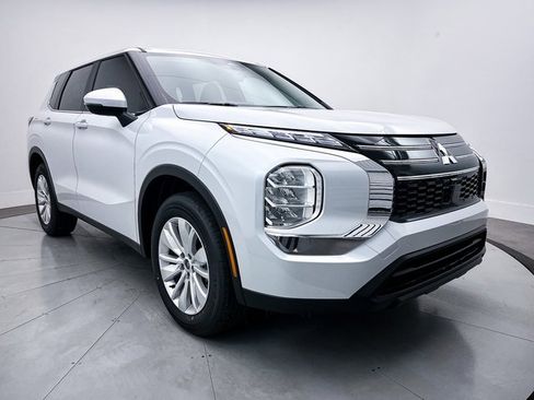New 2025 Mitsubishi Outlander ES image 1