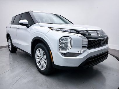 New 2025 Mitsubishi Outlander ES