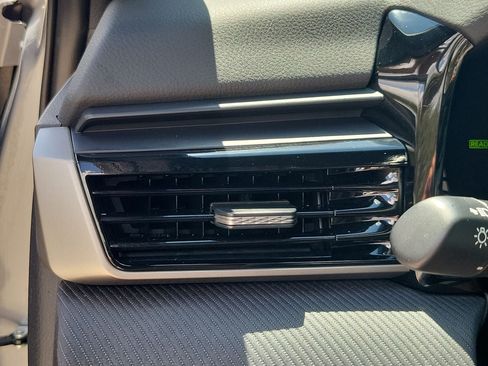 Used 2025 Toyota Camry SE FWD image 33
