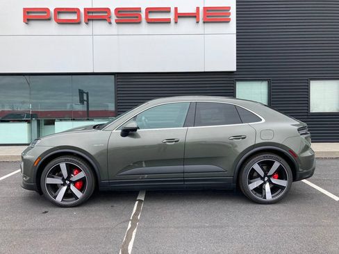 Used 2025 Porsche Macan 4S Electric AWD/4WD image 2