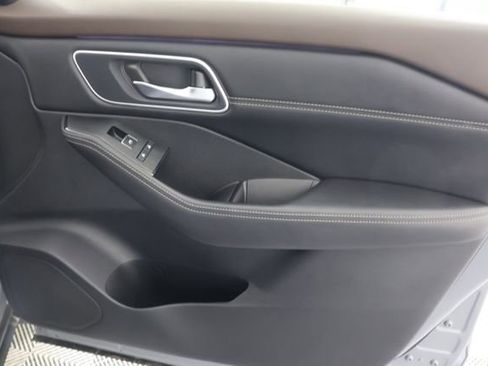 Used 2022 Nissan Rogue Platinum w/ Head-Up Display Package image 29