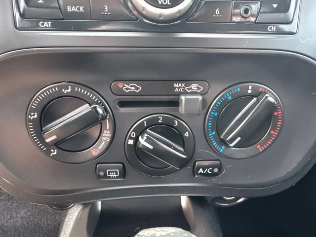 Used 2011 Nissan Juke S FWD image 17