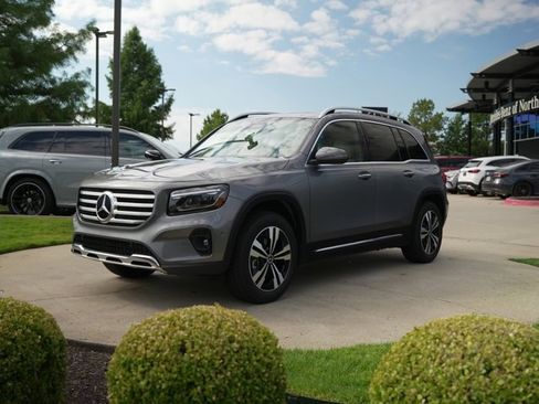 Used 2026 Mercedes-Benz GLB 250 4MATIC image 3