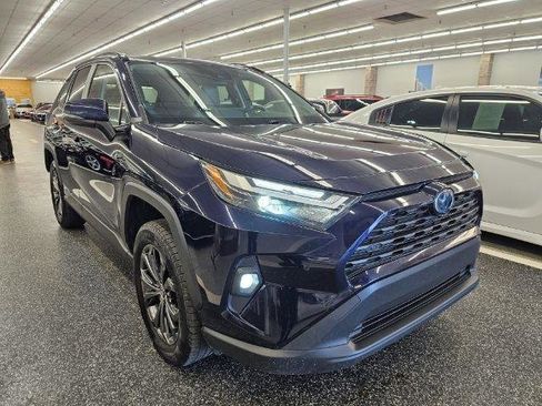 Used 2022 Toyota RAV4 XLE Premium AWD/4WD image 4