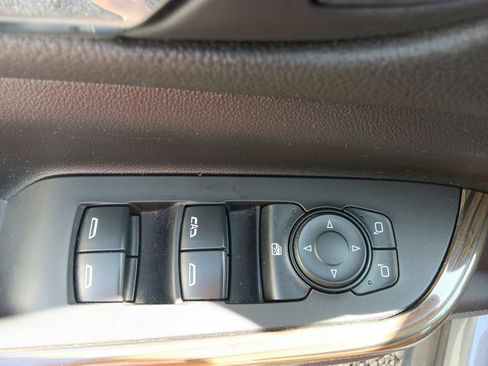 Used 2021 GMC Acadia SLE w/ Driver Convenience Package FWD image 18