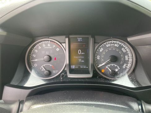 Used 2016 Toyota Tacoma TRD Sport AWD/4WD image 18
