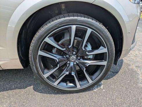 Used 2023 Volvo XC60 B5 Ultimate AWD/4WD image 11