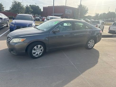 Used 2010 Toyota Camry LE FWD image 7