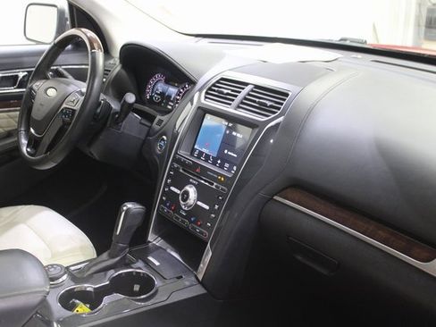 Used 2017 Ford Explorer Platinum image 23