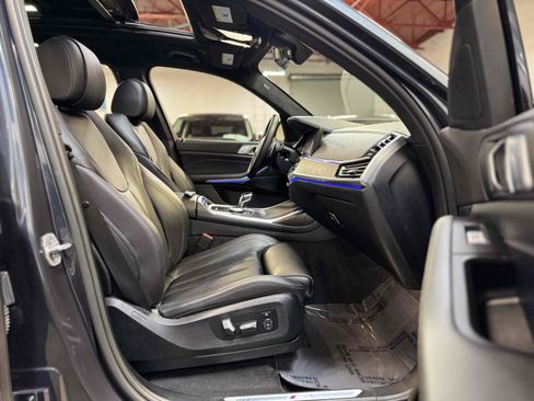 Used 2022 BMW X7 xDrive40i w/ M Sport Package AWD/4WD image 43