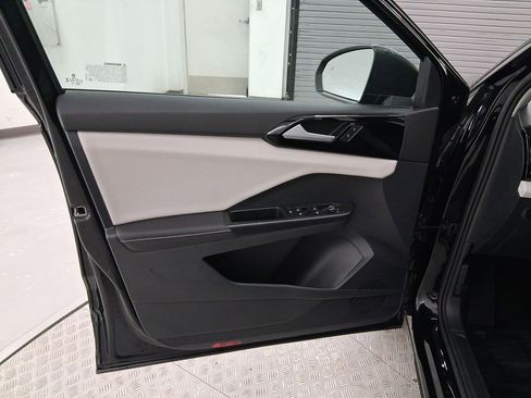 Used 2025 Volkswagen Taos S image 17