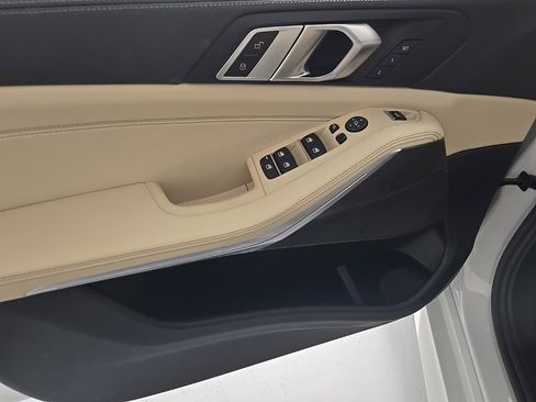 Used 2022 BMW X5 xDrive40i w/ M Sport Package image 16