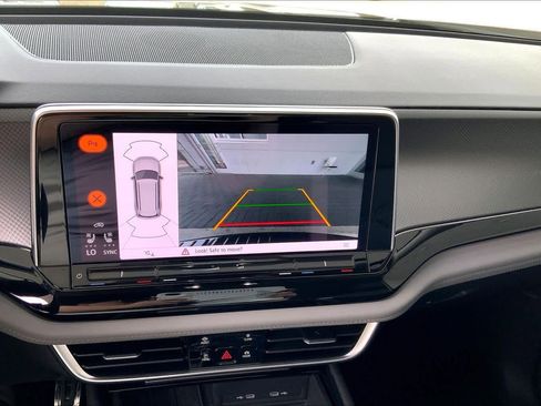 Used 2025 Volkswagen Atlas Peak Edition SE image 27