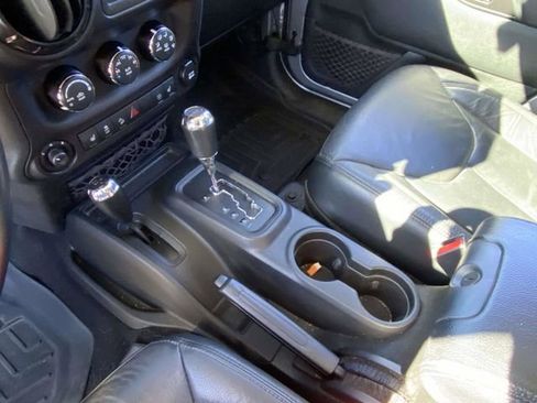 Used 2017 Jeep Wrangler Unlimited Sahara image 19