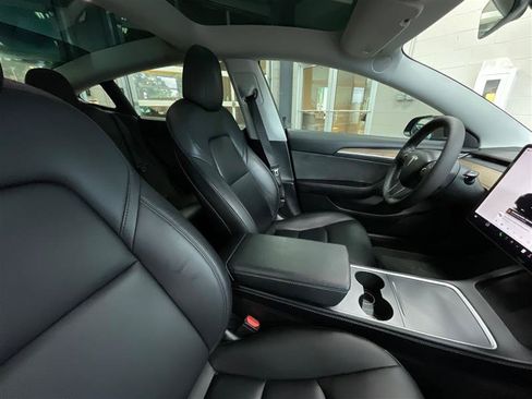 Used 2022 Tesla Model 3 Long Range AWD/4WD image 26