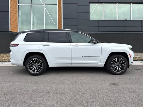 Used 2023 Jeep Grand Cherokee L Summit AWD/4WD image 2