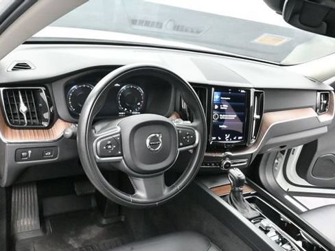 Used 2021 Volvo XC60 T6 Momentum AWD/4WD image 27