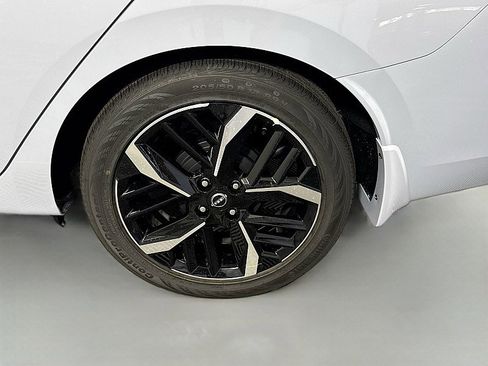 New 2025 Nissan Versa SR w/ Trunk Package image 29