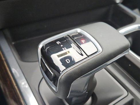 Used 2025 GMC Sierra 1500 Elevation image 32