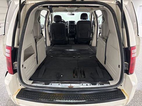 Used 2010 Dodge Grand Caravan SXT image 11