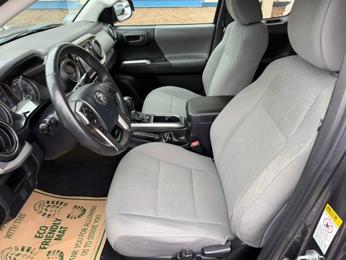 Used 2017 Toyota Tacoma SR5 w/ Tow Package image 12