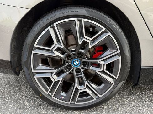 Used 2025 BMW 550e xDrive w/ Executive Package AWD/4WD image 17