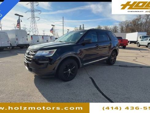 Used 2018 Ford Explorer XLT image 4