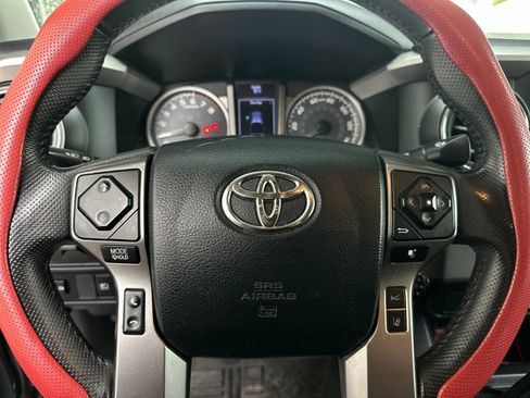 Used 2018 Toyota Tacoma SR5 image 19