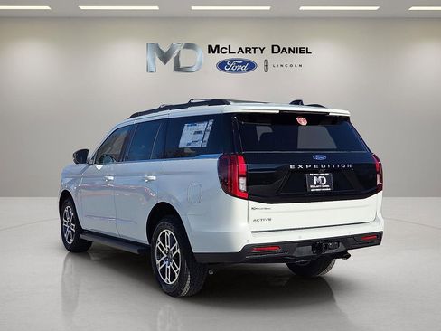 New 2025 Ford Expedition Active image 4