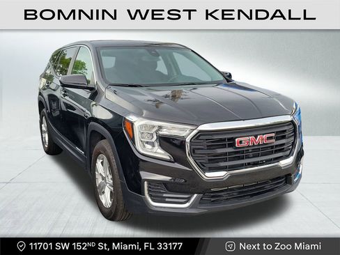 Used 2024 GMC Terrain SLE image 1