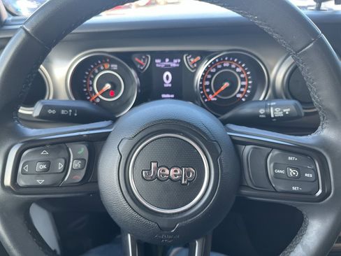 Used 2023 Jeep Gladiator Sport image 12