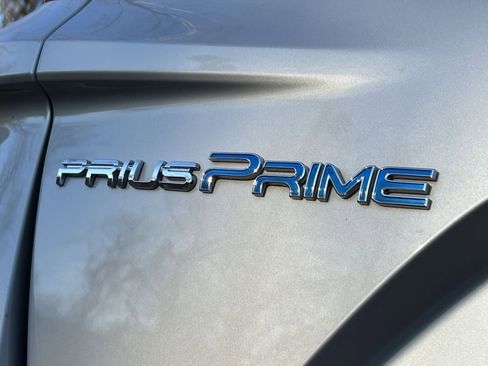 Used 2022 Toyota Prius Prime LE image 28