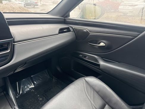 Used 2022 Lexus ES 300h w/ Luxury Package image 31