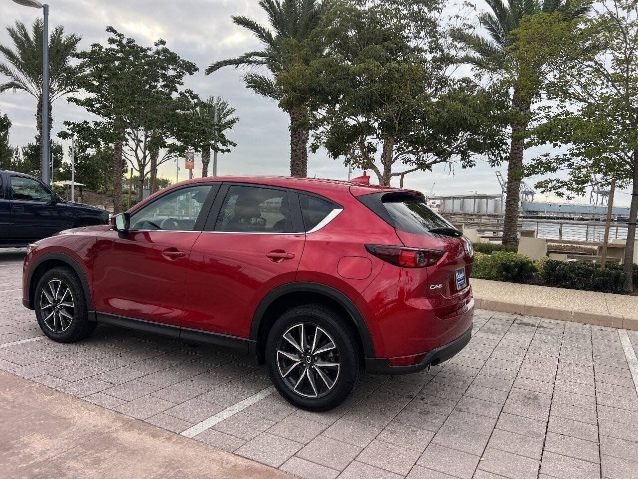 Used 2018 MAZDA CX-5 Touring w/ Preferred Equipment Package FWD image 3