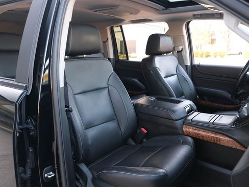 Used 2020 Chevrolet Suburban Premier image 28