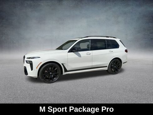 Used 2025 BMW X7 M60i image 11