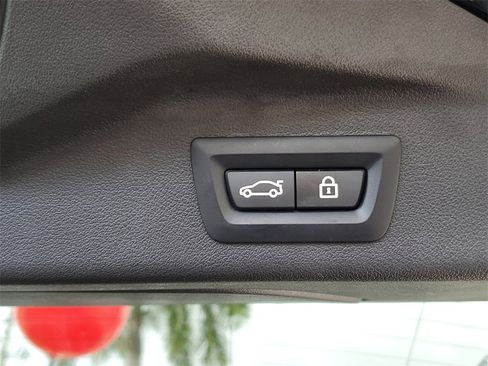 Used 2023 BMW X7 xDrive40i w/ Premium Package image 10