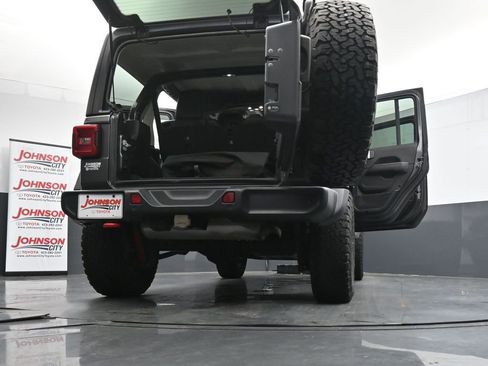 Used 2022 Jeep Wrangler Unlimited Rubicon w/ LED Lighting Group AWD/4WD image 44