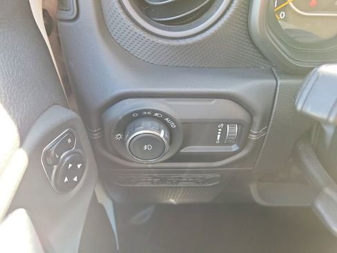 Used 2024 Jeep Wrangler Rubicon image 30