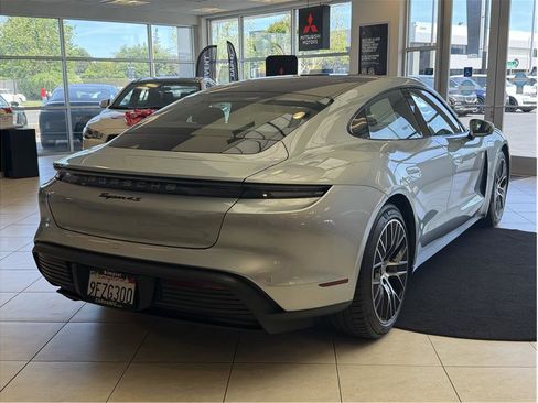 Used 2023 Porsche Taycan 4S w/ Premium Package image 5