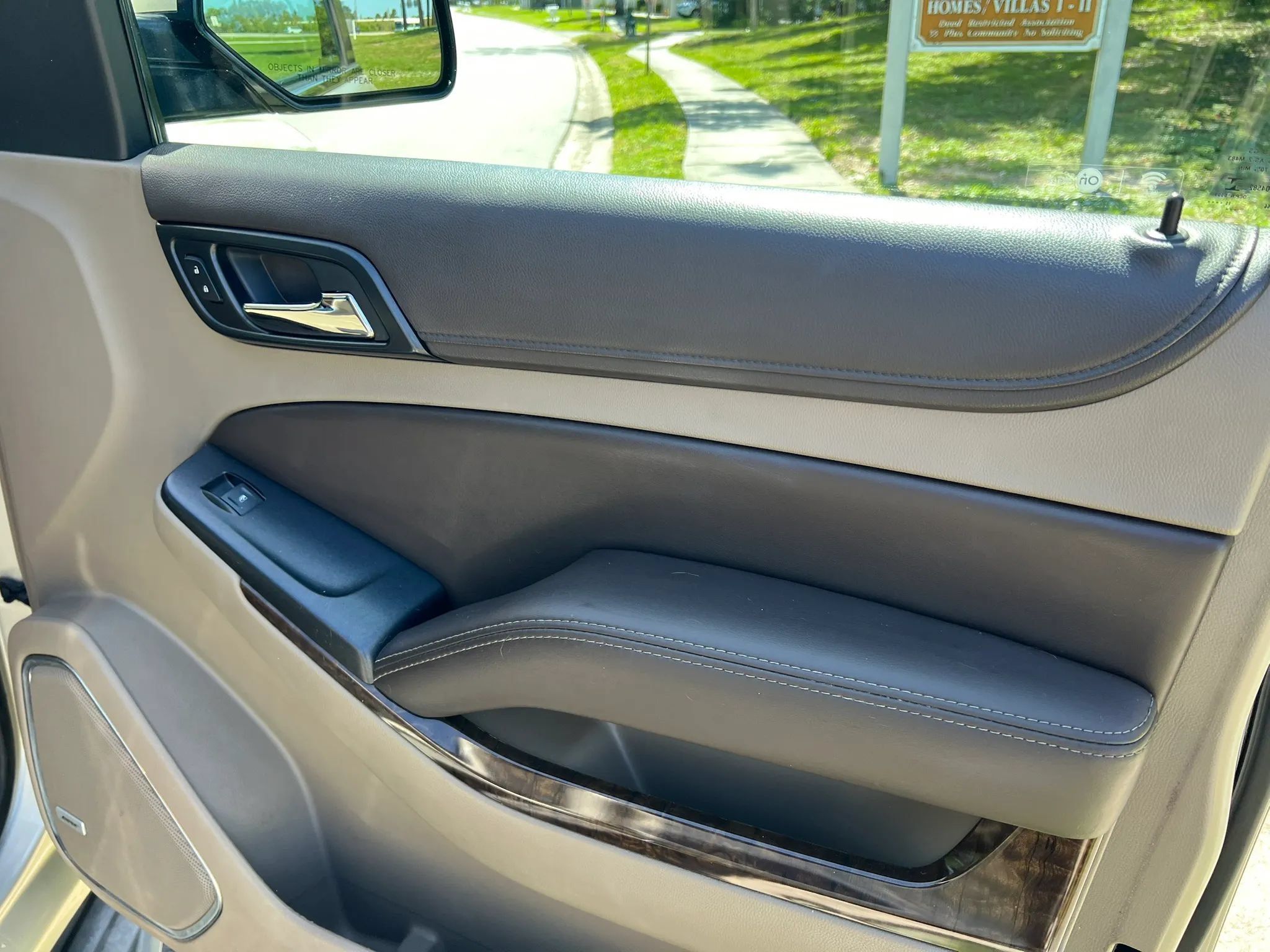 Used 2016 Chevrolet Suburban LT RWD image 33