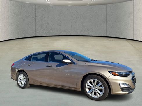 Used 2024 Chevrolet Malibu LT image 3