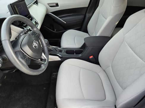 Used 2024 Toyota Corolla Cross LE FWD image 9