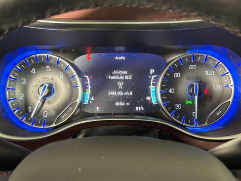 Used 2019 Chrysler Pacifica Touring-L FWD image 24