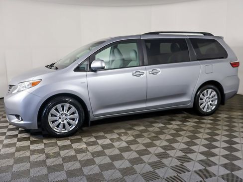 Used 2017 Toyota Sienna XLE w/ XLE Navigation Package image 14