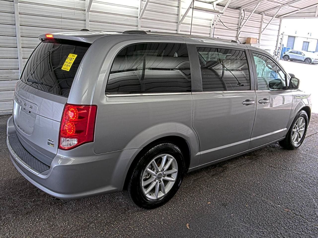 Used 2019 Dodge Grand Caravan SXT FWD image 3