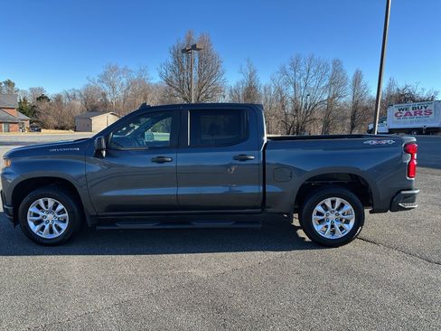 Used 2020 Chevrolet Silverado 1500 Custom w/ Custom Value Package image 8
