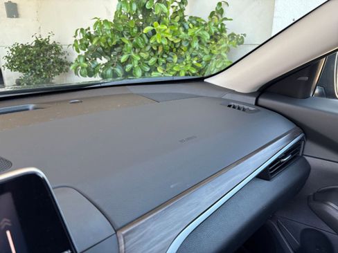 Used 2025 Nissan Altima 2.5 SV FWD image 36